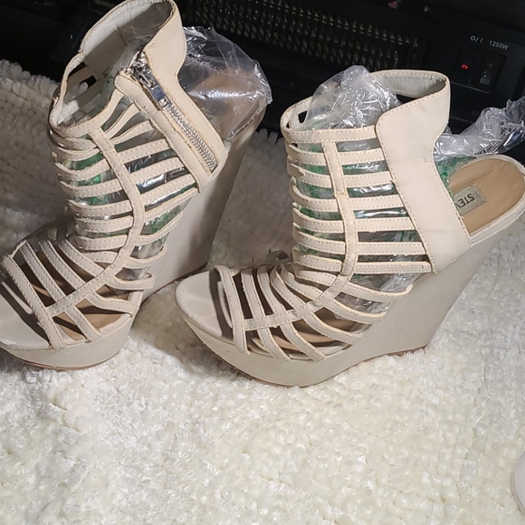 Shoes - Picture 3 of 4